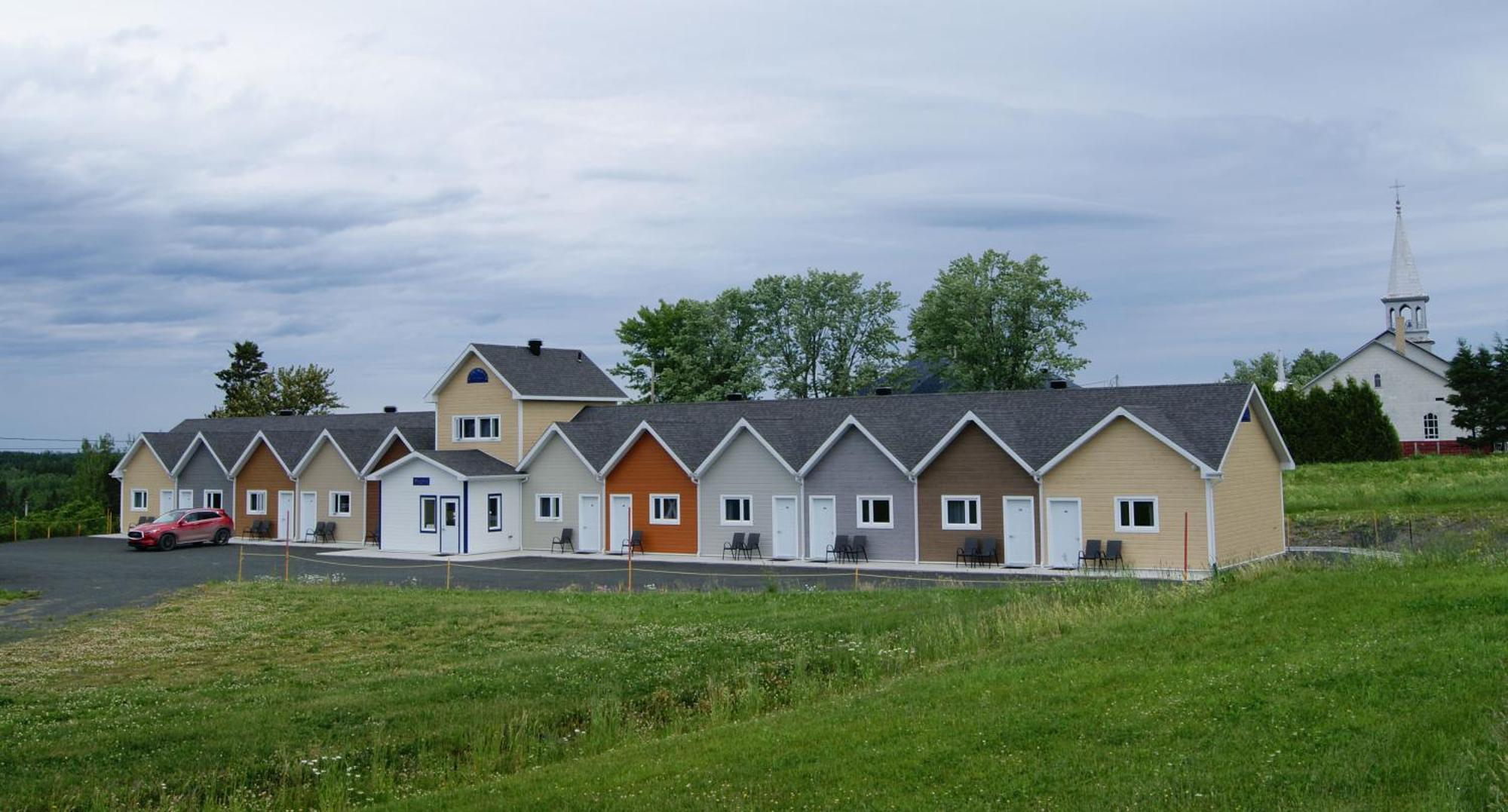 Motel M Saint-Adelme Eksteriør billede